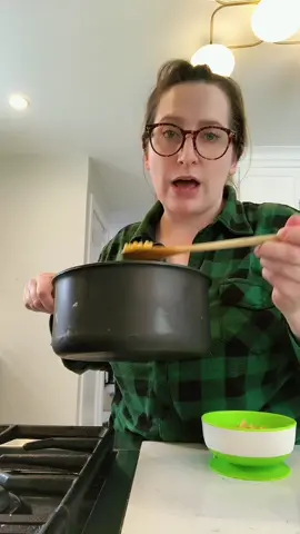 Ride or die for that blue box. #kraft #kraftmacmeskip #kraftmacandcheese #mom #toddlersoftiktok #toddlers #lunch #postpartum 