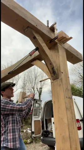 Driving home the oak pegs I made a while ago, into the oak timber frame. #woodwork #ireland #timberframe #busy #crossbarry #oak #pegs #mallet #carpentry #traditional #handtools #braceandbit #driving 