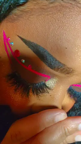 except my hair tho it's super frizzy 😒 #QuakerPregrain #ReadySetLift #motd #makeupoftheday #smokeyeye #glittermakeup #dreamymakeup #rhinestonemakeup #lashes #lipgloss #blackgirlluxury #blackgirltiktok #blackgirlmakeup #blackgirlmagic #blackcreators 