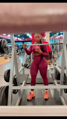 iMama elinga gym elingasindwa imuscle🚩 #viral #viralvideo #explorepage #ticktock #Fitness #motivation #GymTok 