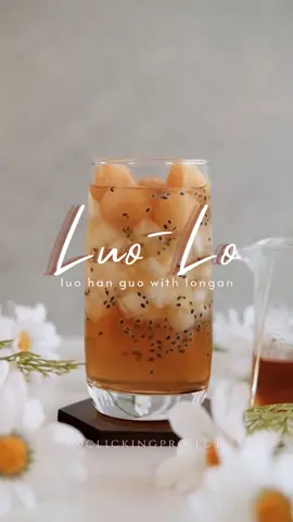 Save this recipe. Full ingredients 👇 Ingredients: Ice cubes 300 ml Luo han guo tea 2 tbs fully bloomed chia seed or basil seed (selasih) 6 pieces of fongan Note: People often brew the luo han guo with Chrysanthemum and rock sugar. You can do the same if you want. It is very simple and very easy to make. Hope you like it. #tea #homecafe #Recipe #chinesetea #longan #vegan 