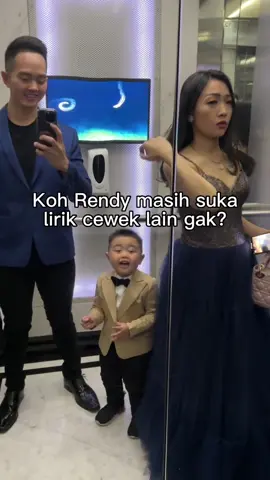 Masa iya udah punya istri secantik dan se-perfect ini mau lirik yang lain..yang ada malah nyesel dong 🥲 gimana menurut kalian? #KarenaReplay #tiktokreplay2022 