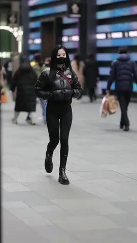 #chinesetiktok #life #china #chinese #liveinchina #chinesestreetfashion #StreetFashion #winterfashion #fashiontiktok #chinesegirl #winter 