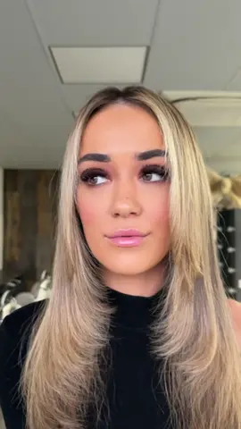 This style & colour 🔥🔥 @RedkenUKI @Color Wow UK bit of the 90s layers coming back 👀🙌🏼 #hairstyle #hairstylis #blondeinspo #hairinspo #hairideas #trendinghairstyle #scottishairdresser 