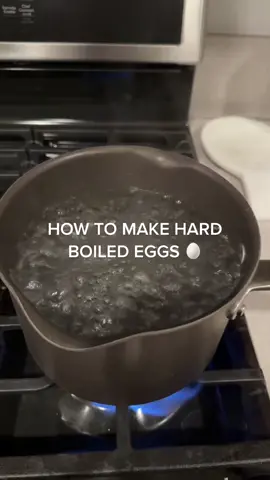 How to make hard boiled eggs 🥚 #easycookingtips #easycooking #hardboiledeggs 