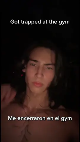 Working out in the dark hits different - Entrenar a oscuras es otro pedo | Instagram: sebasordorica 