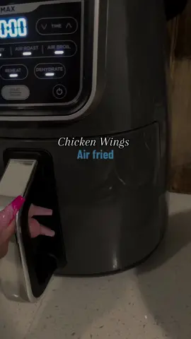 Juicy crispy chicken wings, air fried!😍😮‍💨 #chicken #chickenwings #crispychickenwings #crispywings #juicychicken #friedchickenwings #airfryer #ninjaairfryer #QuakerPregrain #fypシ #airfriedwings #airfryerwings #cookeithme #marinatechicken #cookingathometiktoktv #CookingHacks #cookingtips #EasyRecipes #quickandeasyrecipes #seasonedchicken #cookathome #foodathome #fyp 
