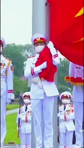 Lễ thượng cờ ở quảng trường Ba Đình là một nghi lễ cấp quốc gia của Việt Nam. Được thực hiện vào mỗi 6h sáng trước Lăng chủ tịch Hồ Chí Minh ở Hà Nội #bodoilang #hauphuongvungchac #tieubinhdanhdu☘️ #xuhuong #CapCut #nghilequandoi 