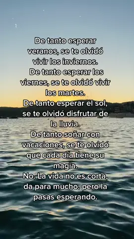 La vida se nos va esperando a que llegue el “momento perfecto” pero lo cierto es que no lo hay. Así que disfruta cada instante de tu vida⭐️