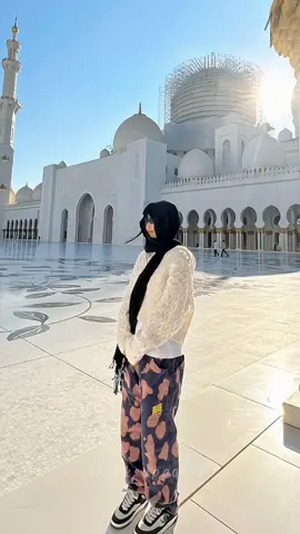 Masya Allah Kim Jannah cantik bangett😍🤍 [#jennie #blackpink #sheikhzayedgrandmosque #fyp #xyzbca ]