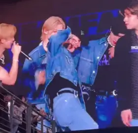 hyunjin shaking his ass live as he should #hyunjin #스트레이키즈 #straykids #skz #dwoekki 