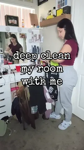 much needed room deep cleaning day🫣 #fyp #parati #deepclean #messyroom #roomtransformation #cleanwithme #motivationalvideo #clean #foryou #viral #wifelife #therapeuticcleaning #therapeutic 