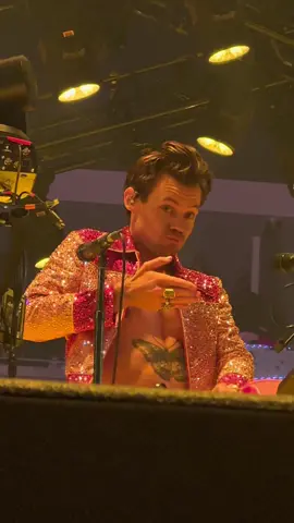 HE IS SO ANNOYING FOR THIS #harrystyles #loveontour #happybirthdayharry #loveontourpalmsprings  i would also just like to talk abt how every time that man went to go drink water, he would stare directly at me and found it funny when i would try to cover my face so he continued to do it.