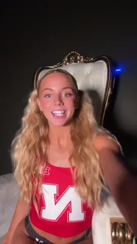 FINALLY GOT TO SIT IN THE CHAIR!!!! #nebraska #huskers #gbr #trackandfield 