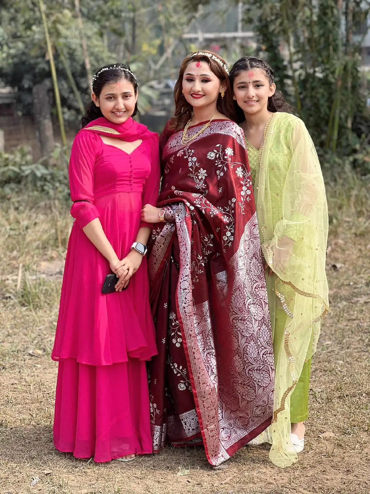 Hami 3 bahini 😁🥰#sisterslove #amritaluitel  pink laune maili ho ani green laune kanxi 🥰