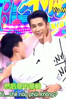 Hahaa...🤣 khi trai đẹp cùng bắt cặp mà bị fan  sủng ái... nhớ mấy cái tương tác hài hước của bộ này quá. phim mới của ca ca ca sắp được lên sóng rồi chính thức được lên hằng đợi cổ, vũ mạnh mẽ cho anh nào. #alanyu #vumonglung #yumenglong #yumenglong于朦胧 #于朦胧 #wenderelladiary 