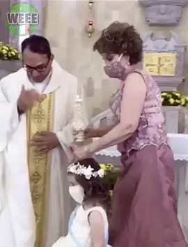 #weeememeitalia #cute #little #girl #priest #give #hand #five #funny #moment #church 