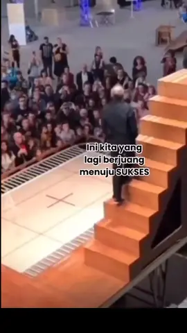 tangga Kehidupan. Jatuh naik lagi Jatuh naik lagi. begitu lah Hidup  #tanggakehidupan #kadangnaikkadangturun #janganputusasa #akandatangkeindahansuatusaatnantik 