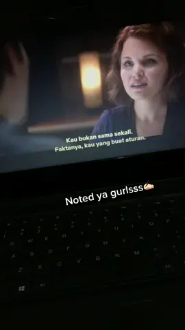 Wahai sadarlah para wanitaaaaa #hesjustnotthatintoyou #fyp #moviescene #netflixrecommendations 