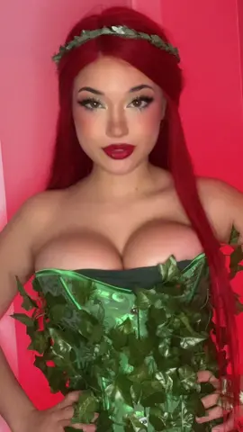 This audio is so old 🧍🏻‍♀️ #poisonivy #ivy #ivycosplay #poisonivycosplay 