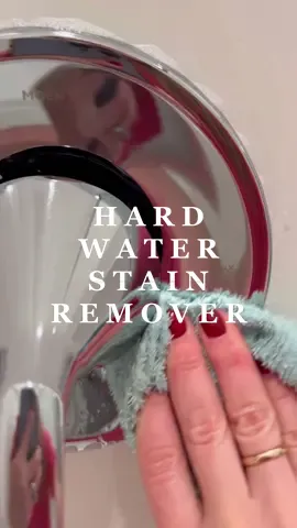 #CleanTok #cleaning #cleaningtiktok #deepcleaning #asmr #satysfying #hardwater #shower #cleaningtips #motivation #hardwaterstains #hardwaterdamage #cleaninghacks #hometips 