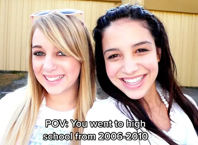 Ngl i love that i was in high school during this time #2000sthrowback #2000sfashion #2006 #2007 #2008 #2009 #2010 #highschool 