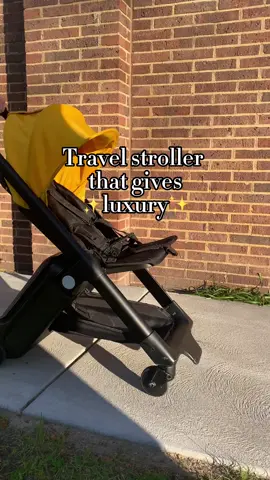 Our favorite travel stroller✨🤍 #parentshacks #travelstroller #stroller #parentsoftiktok #toddler #travelingwithkids 