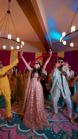 we had to do the @quickstyleofficial dance at our Sangeet night. wouldn’t be a wedding without it. 💛🤣 #wedding #indian #married 