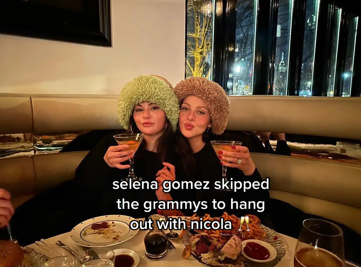 she’s really mother #nicolapeltz #selenagomez #foryoupage #fyp #grammys 