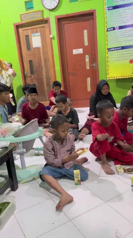 Buat yang tanya lokasi yayasan panti asuhan nya ada di akhir video ya😇💜❤️🌹#janganlupabersyukur #fyp #viraltiktok #viralvideo #yatimpiatu #bersyukurdalamsetiapkeadaan 