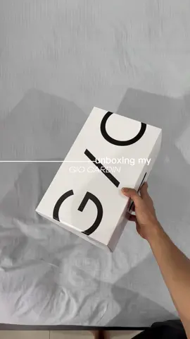 Unboxing LAH-06 - Triple White. Nextnya kita unboxing apanyah?? #giocardin #sneakers #localpride #fashion 