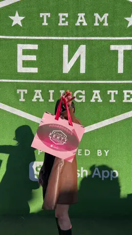 @fentybeauty always coming through with a good time #TEAMFENTY counting down the days until Super Bowl LVII🏈🏈🏈🏈  #fentytailgate #teamfenty #superbowlliv #rihannabowl 
