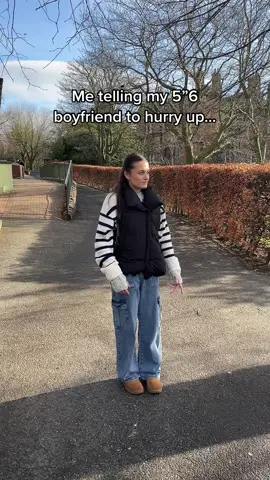 wait for me plsss!! Tag your gf/bf 🥰 #funny #couple #relatable #fyp 