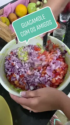Noite de guacamole com os amigos 🤤🤍 #guacamole #receitas #friendsdinner #fyp #doritos #comidamexicana 