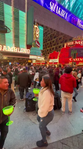 This is one of the reasons why I love going down and hanging out on the Fremont Street Experience @fremontstreetexperience  #dancingshoes #dancewithme #dancing #letsdance #dancedance #funtimes #dancetime #dtlv #downtownlasvegas #fremontstreetexperience #allaroundvegas 