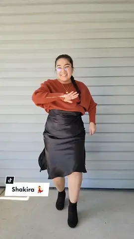 Vibe with me ❤️‍🔥 I think I combined the trending dances for this song into one. 🤣 Ya saben I'm just vibing. 💃 #shakirabizarrapsession #latinacontenido #latinatokers #latinxcontentcreators 