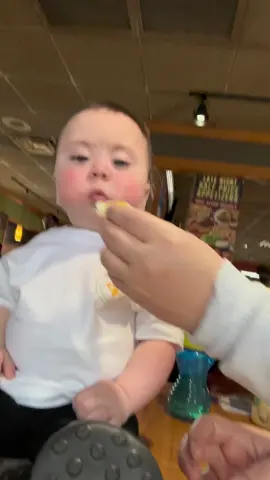 Baby’s first time with a lemon 🤣 #fyp #funny #lemon 