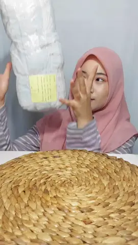 Ini aku definisi ketagihan gak sih? 🥲😭 Kok doyan banget mana orang orang rumah juga doyan snacktok wkwkwk #masukberanda #snacktok #bittersweetbynajla #foryoupage #iniciamukbang #inicia #dessert #desserttiktok #fyp @bittersweetbynajla 