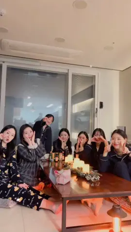 04년생 제티들과의 첫 홈파티🎉 저희 네이비 파자마 잘 어울리나요?!💙#파티 #파자마파티 #홈파티 #승무원 #승무원학원 #승무원과외 #항공과 #항공과준비생 #예비승무원 #tiktok #틱톡 #fyp #foryou #foryoupage #05 #06 #07 #08 #학원쌤 #학원 #인천 #부천 #강남 #홍대 #수원 #천안 