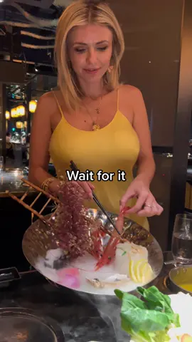 When they say the seafood is fresh 🦐 @venetianvegas X Pot #funny #xpot #liveprawn #waitforit #viraltiktok #lasvegasfood 
