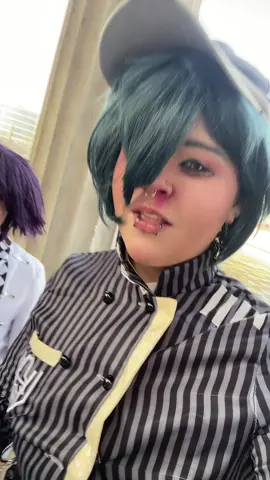 How it would be if they had phones in dr #shuichisaiharacosplay #shuichisaihara #shuichi #danganronpa #danganronpacosplay #drv3 #drv3cosplay #kokichi #kokichioumacosplay 