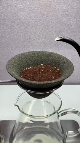 القمع الحجري موجود بالمتجر 🖤 #CommitToNothing #fyp #v60 #foryou #اكسبلورexplore #coffeeaddict #تيك_توك #الشعب_الصيني_ماله_حل😂😂 #trending #اكسبلوررررررر 