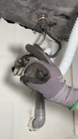 كيفية تثبيت سيفون الأكورديون بشكل صحيح 👌🏻 Comment installer un siphon accordéon  correctement 👌🏻#brikoula #plumbing #plomerie #DIY #faisletoimeme #سباكة #ترصيص