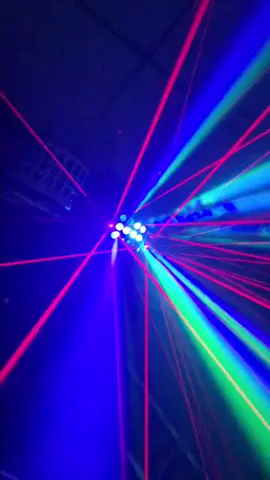 #stagelight #Discolight #Partylight #KTVlight #Barslight #NightclubsBallroom #stagelight #stagedesign #stagedesigner #stagephotography #stagelights #owerdistro #stage #ventplanning #owerdistribution 