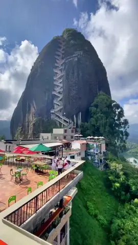 Una de mis pasiones 🙌🏻 VIAJAR 😍🫶🏻🔥 #amoalavida #colombia #guatape #graciasaDios #Dios 