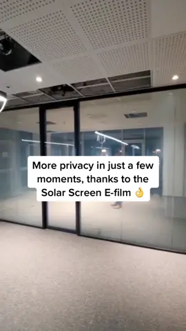 And there we go, in a single moment the workspace is transformed. 🤩 Add a modern touch to your office. Control brightness and confidentiality in the blink of an eye with our e-film adhesive film for glass surfaces. 🪟 #efilm #adhesivefilm #office #confidentiality #innovation #oursolution #renovationproject #solarscreen