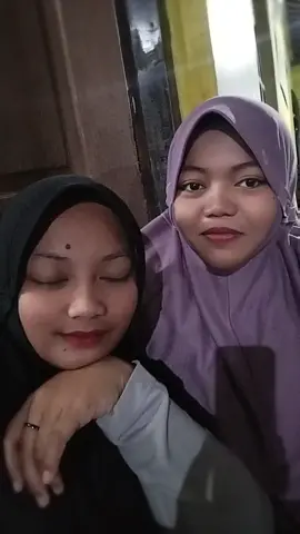 jilbab yang bisa dipakai semua kalangan ni boss... dari anak² sampai dewasa .. yuk samaan sama AQ dan temenku... langsung cek keranjang kuning ya... #fyp #tranding #xyzbca #flksdong #tiktokafiliasi 