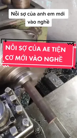 Khi cắt phôi nên dùng dao cắt CNC. #cơkhí #thợtiện #xuhuong 