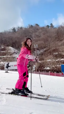 Ski Resort in Seoul Korea is a must during winter!! #fyp #fy #foryou #seoul #korea #travel #skii #bucketlist 
