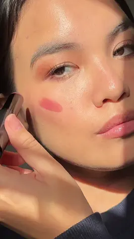#victoriabeckhambeauty cheeky posh blush in fame has me on ✨chokehold✨ so good! #victoriabeckham #blushstick #makeupcontentcreator 